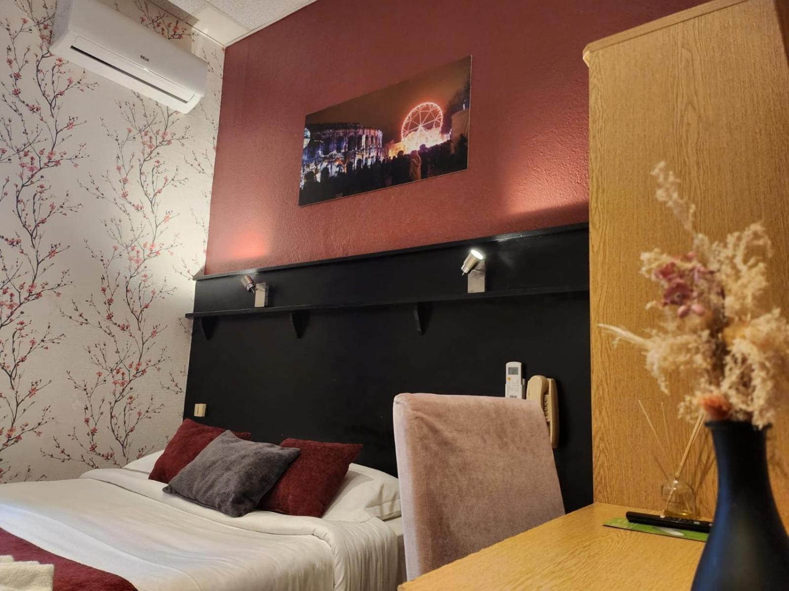 Hotel Abalone - Centre Gare Nimes Exterior foto